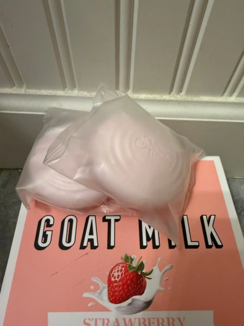 Goat Milk Strawberry Hand Soap - Pink- 🌸price is for 2 bars🌸 - Picture 2 of 2